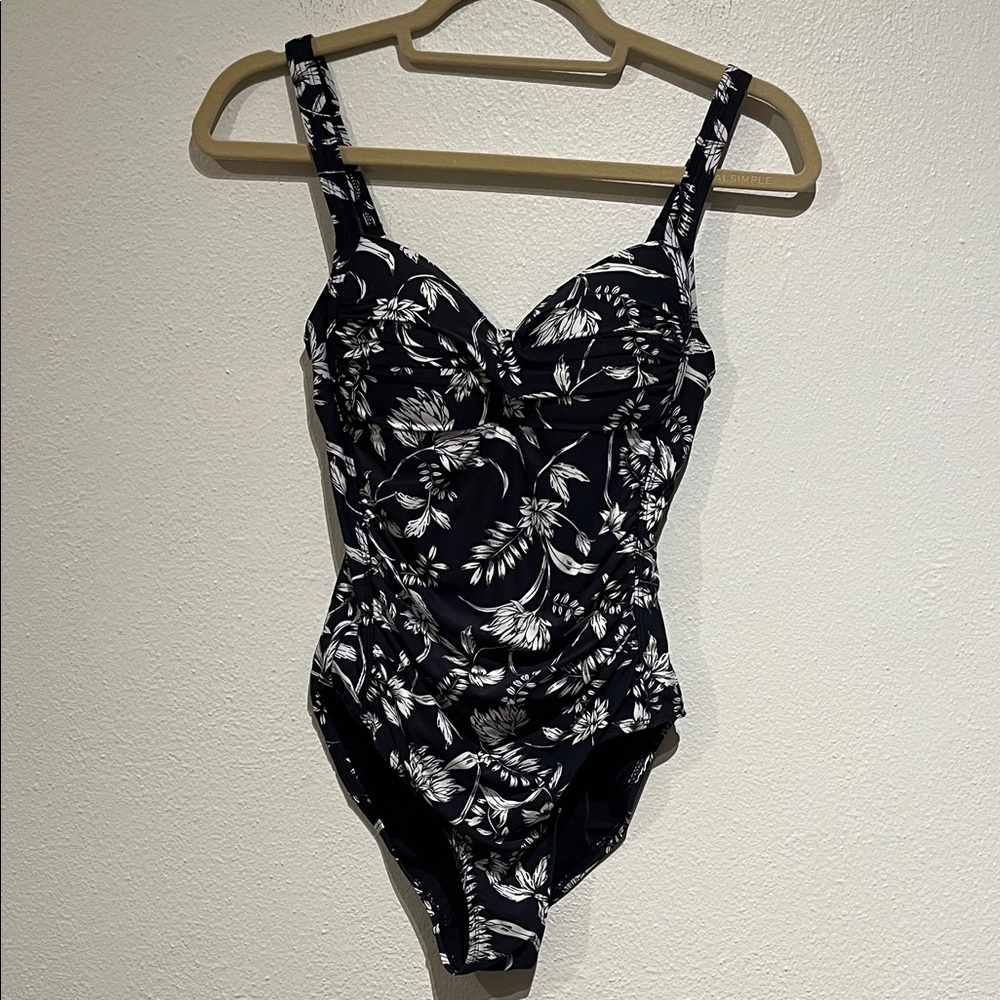 Nip Tuck Swim Ruched Black White Floral One Piece Swimsuit Bathing Suit Like New